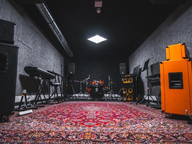 Room 9 - Pro